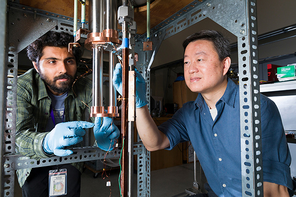 two researchers working on hydrogen fuel systems in the lab at famu-fsu engineering