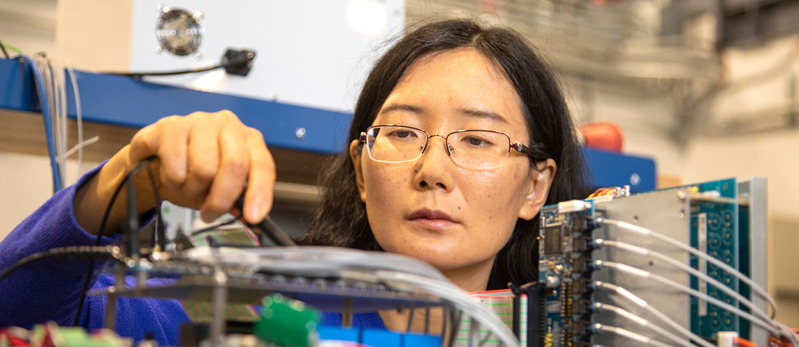 photo of engineering research yuan li in the lab at famu-fsu engineering