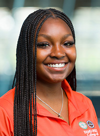 Leah DuBose EA headshot