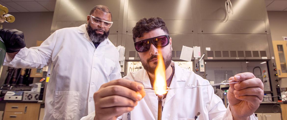 photo of engineering graduate students in the lab at famu-fsu college of engineering