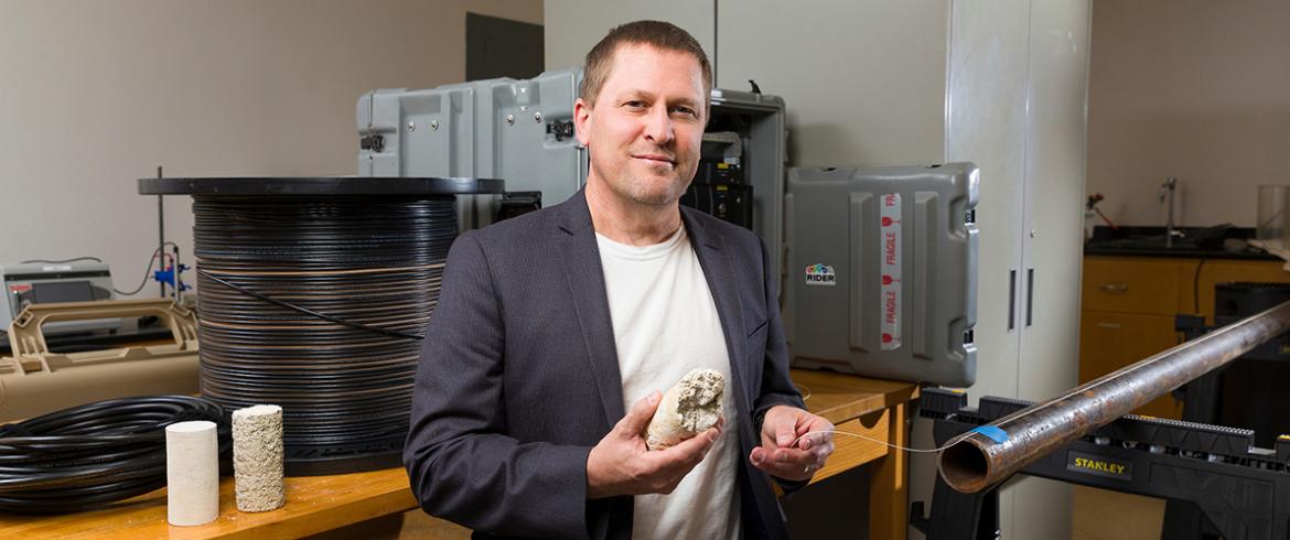 photo of engineering reserach scott wasman in lab at famu-fsu engineering