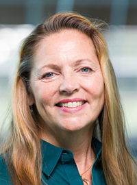 Daynah Blake headshot