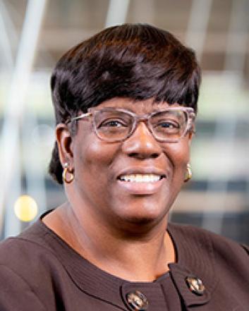 Melissa McNeil headshot